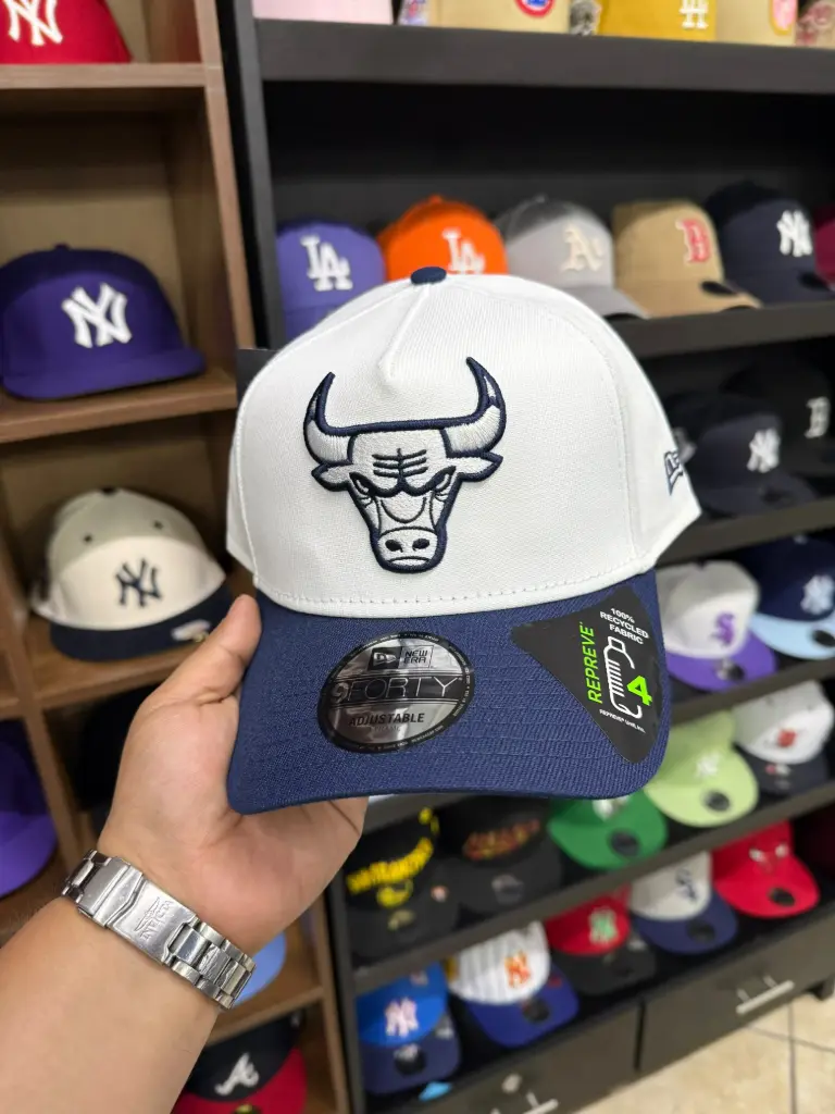 9forty Bulls blanca con Azul