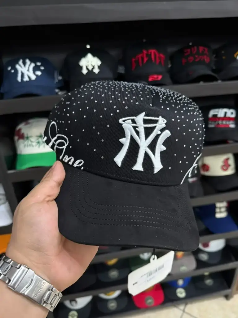 31 HATS YANKEES