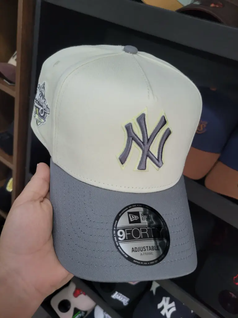 9forty Yankees beich con gris