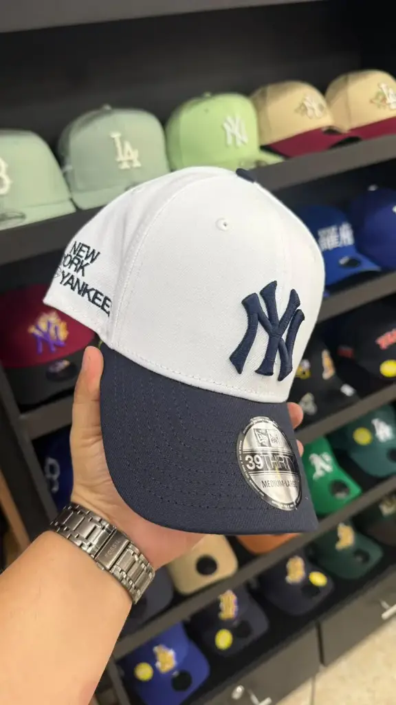 39thirty Yankees Modern cerrada